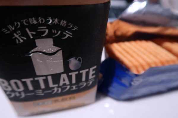 コーヒーとクラッカー