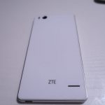 楽天モバイルのZTE Blade E01にmicroSDカードを取り付ける方法が独特でした