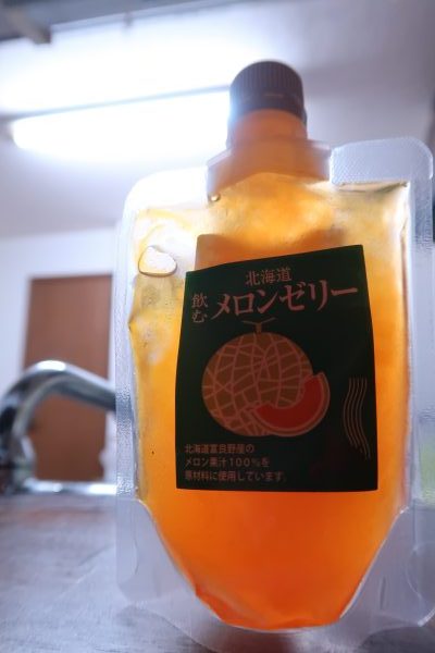 北海道産飲むメロンゼリーをチュルンと飲めばメロンおいしいパラダイス