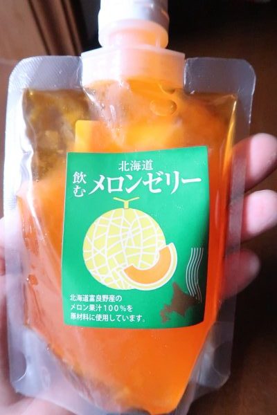 北海道産飲むメロンゼリーをチュルンと飲めばメロンおいしいパラダイス